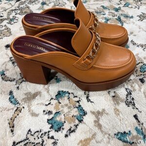 NEW Size 9.5 Franco Sarto Women's Caramel Brown Chain Clogs
